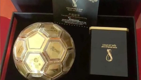Quả bóng vàng lưu niệm của FIFA World Cup Qatar 2022. Ảnh: Baidu.