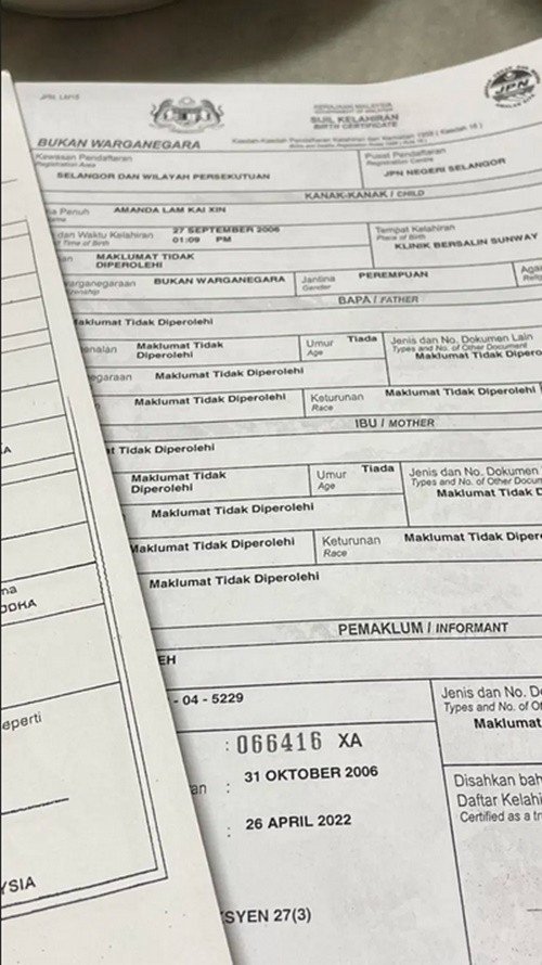 Giấy khai sinh với nhiều mục bị ghi là "Không có thông tin". Ảnh: Lâm Khai Hân. Giấy khai sinh với nhiều mục bị ghi là "Không có thông tin". Ảnh: Lâm Khai Hân.