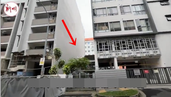 Người dân mua nhà ở hai tòa chung cư rất không hài lòng với cảnh này, nhưng cũng chẳng có cách nào. Ảnh: Shin Min Daily News. Người dân mua nhà ở hai tòa chung cư rất không hài lòng với cảnh này, nhưng cũng chẳng có cách nào. Ảnh: Shin Min Daily News.