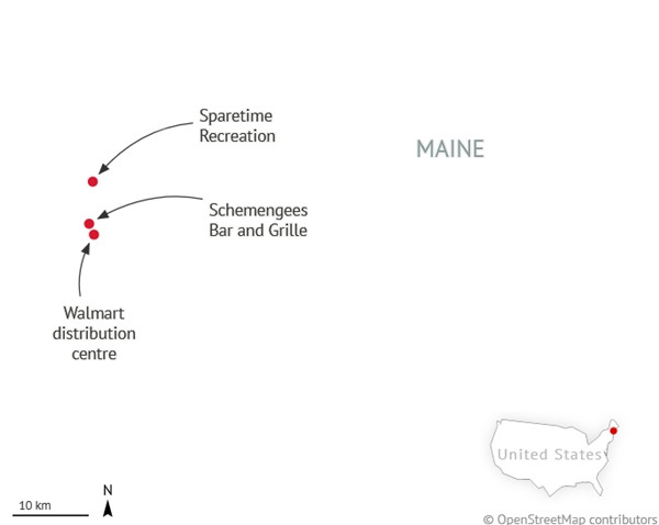 Theo nhiều trang tin, có 3 địa điểm đã xảy ra xả súng hàng loạt ở cùng thành phố Lewiston: Một nhà hàng, một trung tâm vui chơi, một trung tâm phân phối của siêu thị Walmart. Ảnh: The Sydney Morning Herald. Theo nhiều trang tin, có 3 địa điểm đã xảy ra xả súng hàng loạt ở cùng thành phố Lewiston: Một nhà hàng, một trung tâm vui chơi, một trung tâm phân phối của siêu thị Walmart. Ảnh: The Sydney Morning Herald.