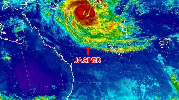 Trang ABC News Úc còn dự báo bão Jasper có thể đạt cấp siêu bão với gió giật lên tới 280 km/h, trở nên "cực kỳ nguy hiểm và có sức tàn phá trên diện rộng". Ảnh: ABC News. Trang ABC News Úc còn dự báo bão Jasper có thể đạt cấp siêu bão với gió giật lên tới 280 km/h, trở nên "cực kỳ nguy hiểm và có sức tàn phá trên diện rộng". Ảnh: ABC News.