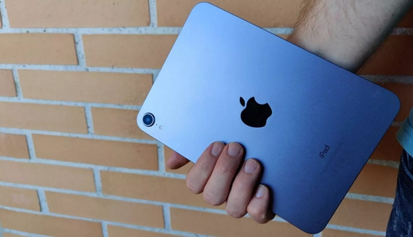 H. quyết định lấy trộm đồ Apple vì nghĩ bán được nhiều tiền hơn. Ảnh minh họa: Nick Fernandez.