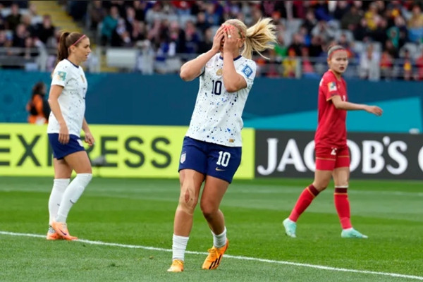 Nhiều tờ báo Mỹ cũng thừa nhận, chiến thắng của ĐT nữ Mỹ trước ĐT nữ Việt Nam hóa ra không dễ dàng như dự đoán. Ảnh: Abbie Parr/ AP.