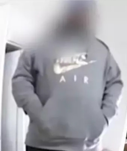 Hình ảnh một trong 2 tên trộm do camera quan sát ghi lại. Ảnh: ABC.