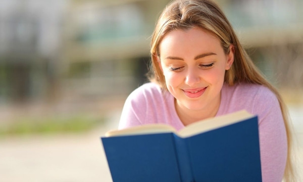 Dù buồn đến mấy, hãy vẫn trân trọng hiện tại. Ảnh: Getty Images. Dù buồn đến mấy, hãy vẫn trân trọng hiện tại. Ảnh: Getty Images.