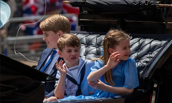 3 con của William - Kate ngồi xe ngựa dự lễ diễu hành năm 2022. Ảnh: Getty.