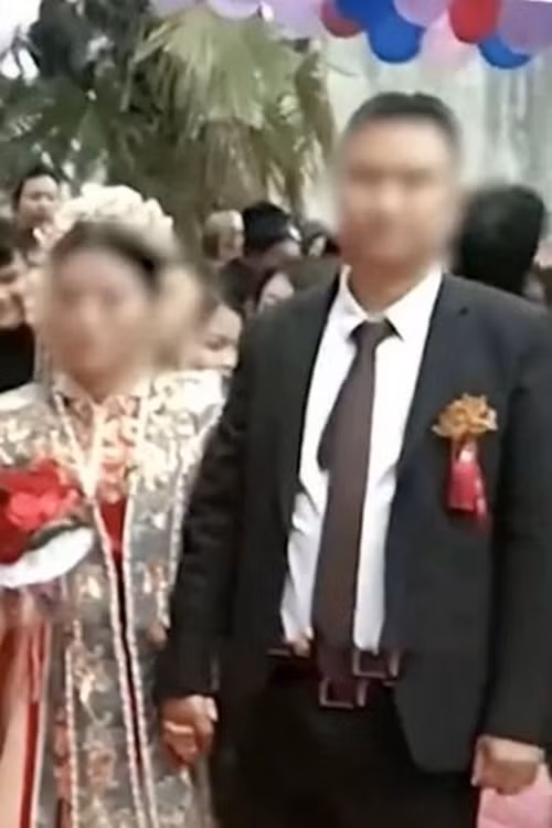 Anh Trần và vợ mới cưới. Ảnh: Weibo.