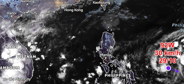 Vùng áp thấp 92W đang ở biển Philippines. Ảnh: Zoom Earth, JMA/ NOAA/ CIRA. Vùng áp thấp 92W đang ở biển Philippines. Ảnh: Zoom Earth, JMA/ NOAA/ CIRA.