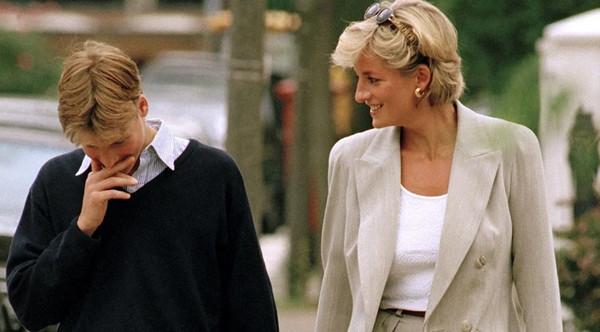 Công nương Diana và Hoàng tử William. Ảnh: REX. Công nương Diana và Hoàng tử William. Ảnh: REX.