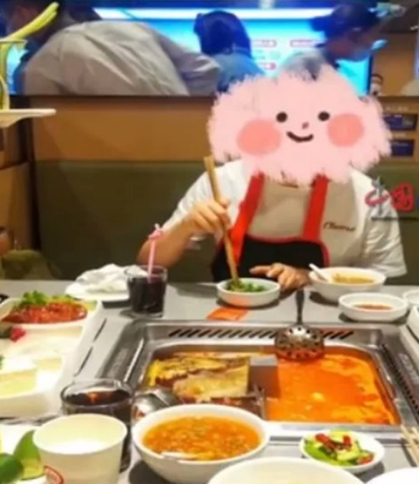 Cô Kong thường chỉ đi ăn một mình. Ảnh: X.