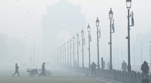 Thủ đô Delhi (Ấn Độ) cũng ghi nhận buổi sáng lạnh nhất mùa Đông năm nay. Ảnh: Arun Sharma/ PTI.