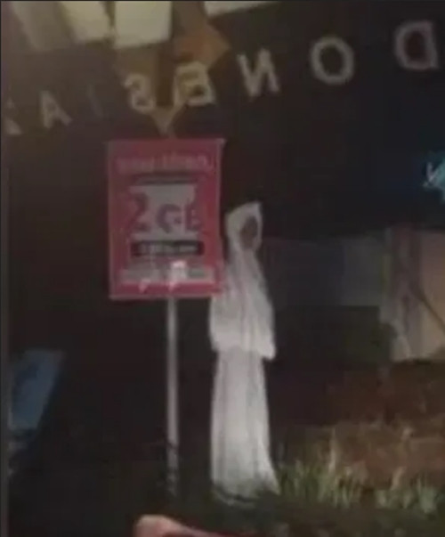 Đóng giả thế này thì thiếu gì người sợ. Ảnh: Andreli/ Instagram.