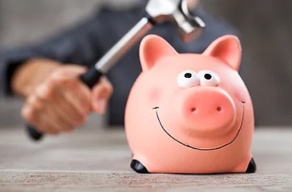 Thôi thì mất đi tình yêu nhưng được một ít tiền, coi như là an ủi. Ảnh minh họa: CanStock Photo. Thôi thì mất đi tình yêu nhưng được một ít tiền, coi như là an ủi. Ảnh minh họa: CanStock Photo.