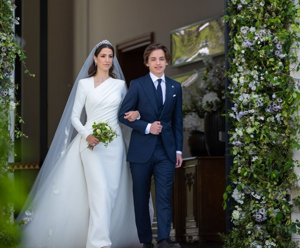 Váy ôm sát và rất tôn dáng, càng nhìn càng đẹp. Ảnh: Royal Hashemite Court.