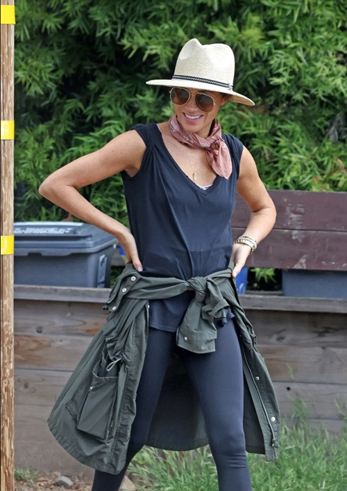 Meghan tỏ ra vui vẻ, thoải mái. Ảnh: CB/ Backgrid. Meghan tỏ ra vui vẻ, thoải mái. Ảnh: CB/ Backgrid.