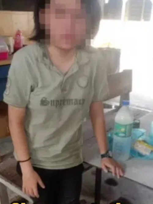 Cô gái may mắn được cứu. Ảnh: Sở Cứu hỏa và Cứu hộ Malaysia. Cô gái may mắn được cứu. Ảnh: Sở Cứu hỏa và Cứu hộ Malaysia.