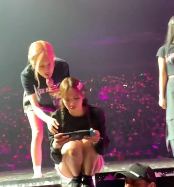 Idol đẳng cấp thế giới cũng có lúc rất... trẻ con. Ảnh: Jeremuu. Idol đẳng cấp thế giới cũng có lúc rất... trẻ con. Ảnh: Jeremuu.