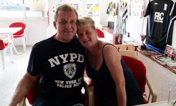 Vợ chồng ông Steve và bà Joanne. Ảnh: Joanne Healey/ Cavendish Press (Manchester) Ltd.