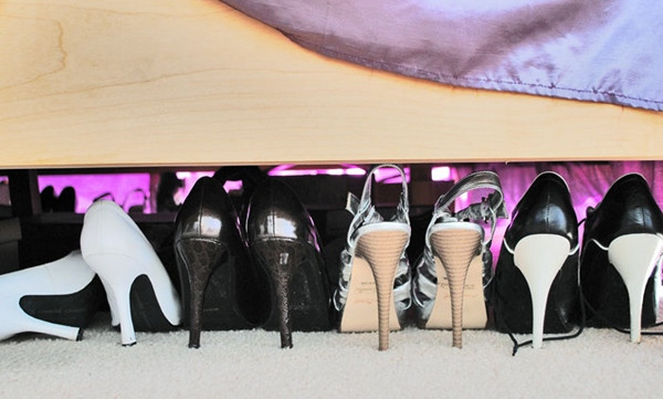 Anh chàng trong câu chuyện nói rằng mình không phân biệt được sự khác nhau giữa các kiểu giày cao gót. Ảnh minh họa: Kofe. Anh chàng trong câu chuyện nói rằng mình không phân biệt được sự khác nhau giữa các kiểu giày cao gót. Ảnh minh họa: Kofe.