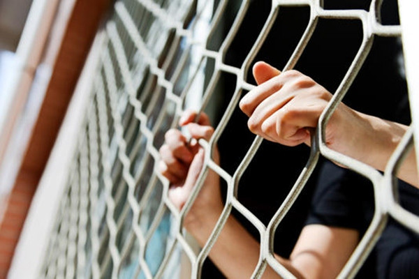 Trong trại giam, Trương và Mã trở thành đôi bạn thân. Ảnh minh họa: Getty/ iStock. Trong trại giam, Trương và Mã trở thành đôi bạn thân. Ảnh minh họa: Getty/ iStock.