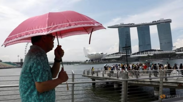 Singapore có tốc độ nóng lên nhanh gấp đôi so với mức trung bình của thế giới, theo cơ quan khí tượng nước này, được đăng trên trang CNA. Ảnh: Edgar Su/ Reuters. Singapore có tốc độ nóng lên nhanh gấp đôi so với mức trung bình của thế giới, theo cơ quan khí tượng nước này, được đăng trên trang CNA. Ảnh: Edgar Su/ Reuters.