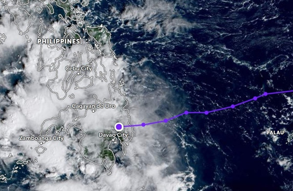 Vùng áp thấp đã vào Philippines vào sáng nay. Ảnh: Zoom Earth, JMA, JTWC. Vùng áp thấp đã vào Philippines vào sáng nay. Ảnh: Zoom Earth, JMA, JTWC.