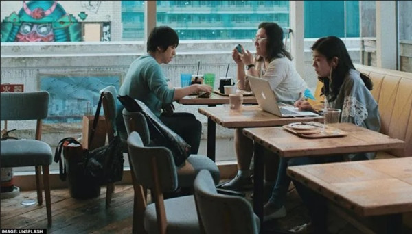 Một quán café ở Nhật. Ảnh minh họa: Unsplash.