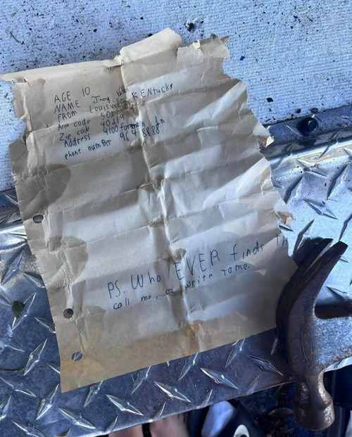 Bức thư trong chai. Ảnh: Facebook.