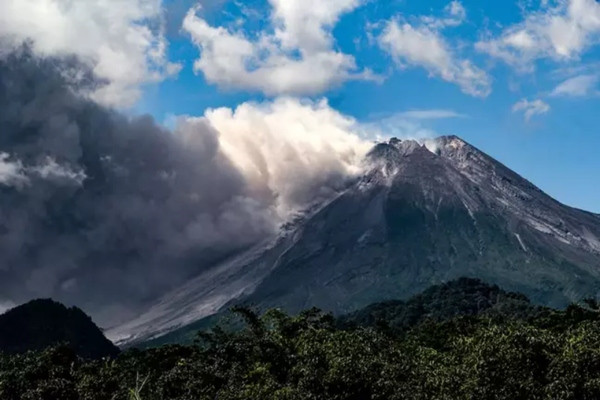 Núi Merapi đang được theo dõi sát sao. Ảnh: Zuma Press Wire/ Shutterstock. Núi Merapi đang được theo dõi sát sao. Ảnh: Zuma Press Wire/ Shutterstock.