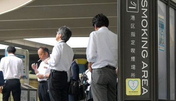 Nhiều công sở có khu vực hút thuốc cho nhân viên. Ảnh minh họa: Nippon.