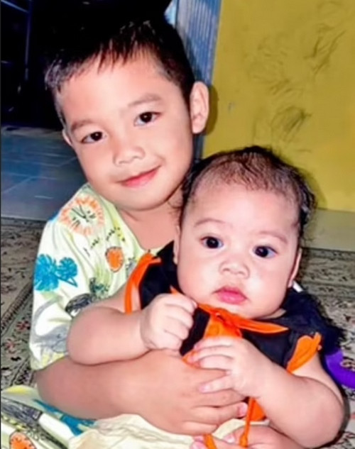 Cậu bé Muhammad (trái). Ảnh: CEN.