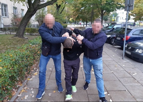 &quot;Ma-nơ-canh&quot; đã bị cảnh sát bắt. Ảnh: Cảnh sát Warsaw.