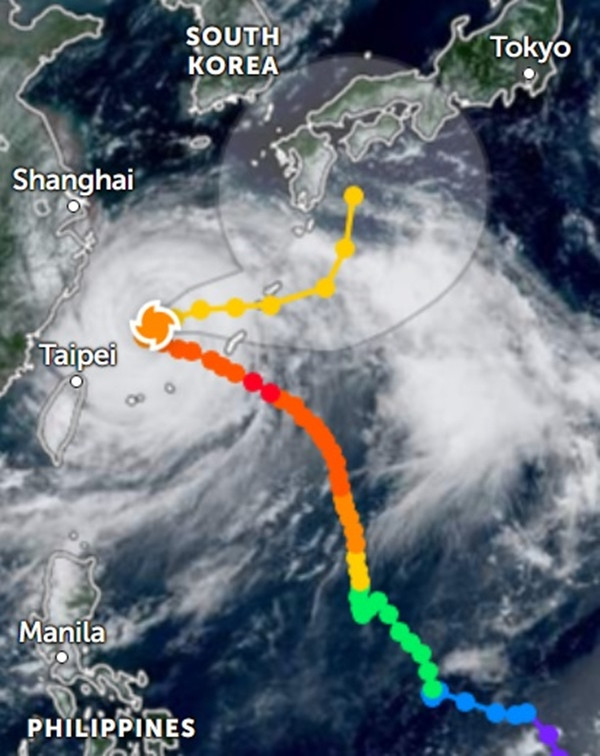 Đường đi (đã đi và dự báo) của bão Khanun. Nguồn: Zoom Earth.