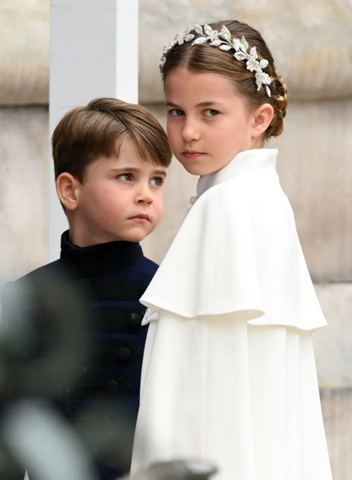 Hai chị em Charlotte - Louis tại Lễ Đăng Quang của Vua Charles III. Ảnh: Karwai Tang/ WireImage.