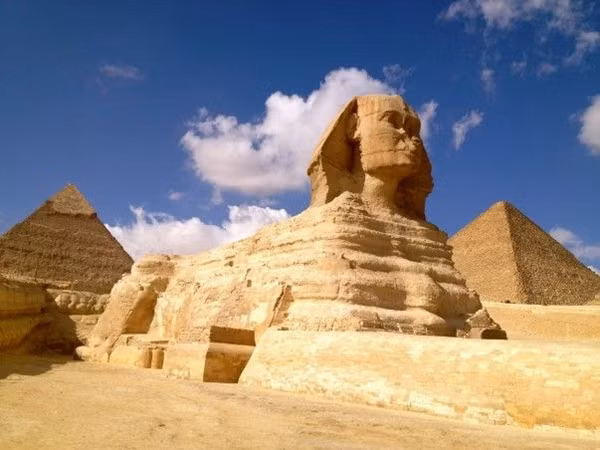 Tượng Nhân sư Lớn ở Giza cao những 20 mét. Ảnh: Mapsofworld.