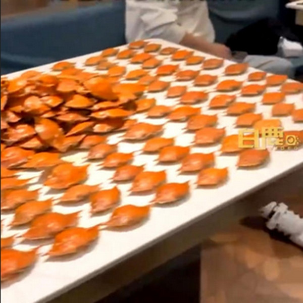 7 người mà ăn hết hơn 300 con cua. Ảnh: Baidu. 7 người mà ăn hết hơn 300 con cua. Ảnh: Baidu.