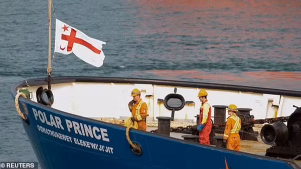 Những người trên tàu Polar Prince đều buồn bã và mệt mỏi. Ảnh: Reuters.