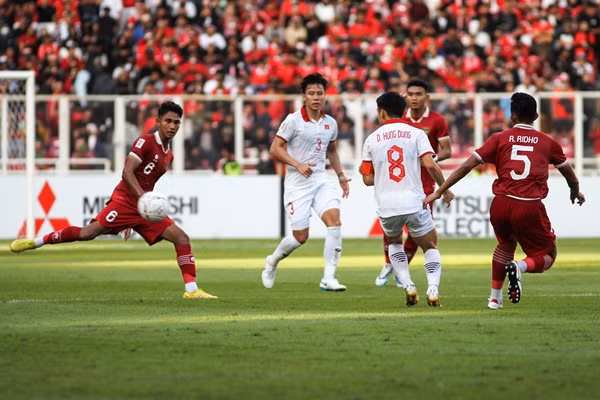 ĐT Việt Nam và ĐT Indonesia hòa nhau ở trận Bán kết lượt đi. Ảnh: AFF Mitsubishi Electric Cup.