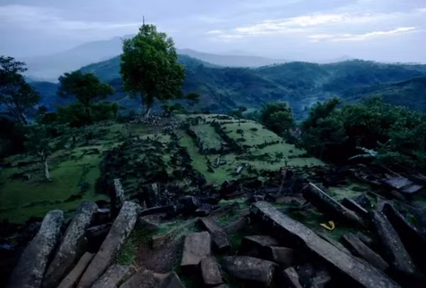 Gunung Padang. Ảnh: Alex Ellinghausen/ Fairfax Media via Getty Images.
