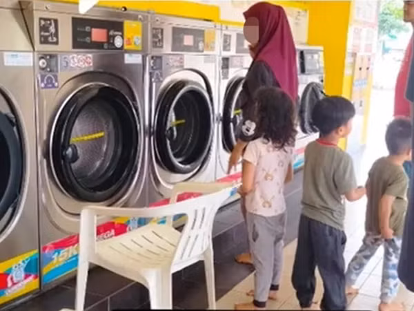 May là bé gái được cứu kịp thời. Ảnh: Azura.