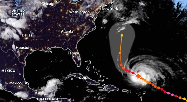 Đường đi dự báo của bão Lee, xoáy ốc màu cam là vị trí hiện tại vào sáng 11/9. Ảnh: Zoom Earth.