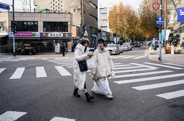 Nhiệt độ thấp nhất ở Seoul (Hàn Quốc) trong ngày 18 - 19/12 đều ở mức dưới 0oC. Ảnh: AFP.