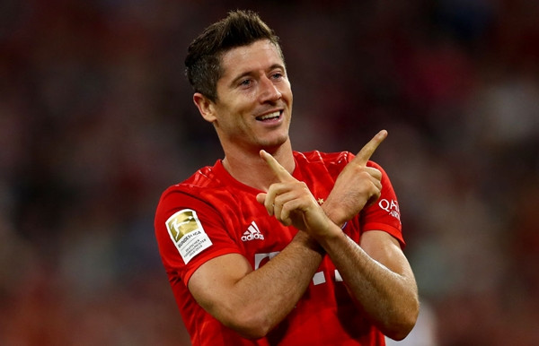 Lewandowski khi thi đấu cho Bayern Munich với kiểu ăn mừng đặc trưng. Ảnh: Getty.