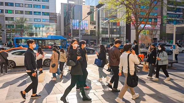 Gangnam là khu vực rất đông đúc, sầm uất ở Seoul. Ảnh: Seoul Walker. Gangnam là khu vực rất đông đúc, sầm uất ở Seoul. Ảnh: Seoul Walker.