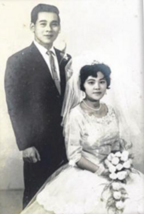 Ảnh cưới của ông Lin và bà Li. Ảnh: Shin Min Daily News.