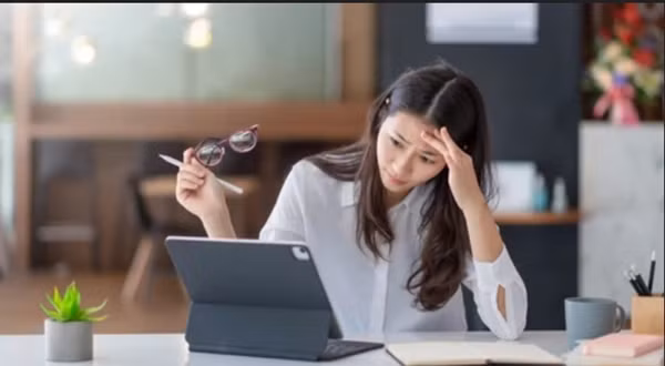 Làm việc liên tục có thể khiến con người bị mất cân bằng, luôn mệt mỏi. Ảnh minh họa: Shutterstock.