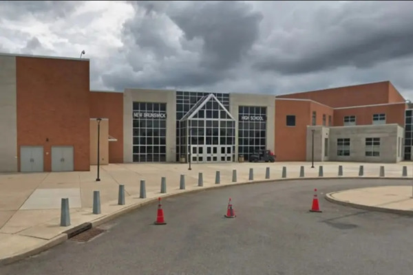 Trương trung học New Brunswick. Ảnh: Google Maps. Trương trung học New Brunswick. Ảnh: Google Maps.