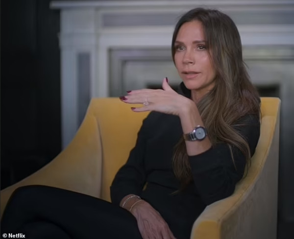 Victoria nói quãng thời gian David bị cáo buộc ngoại tình là thời điểm khó khăn nhất trong cuộc hôn nhân của cô. Ảnh: Netflix. Victoria nói quãng thời gian David bị cáo buộc ngoại tình là thời điểm khó khăn nhất trong cuộc hôn nhân của cô. Ảnh: Netflix.