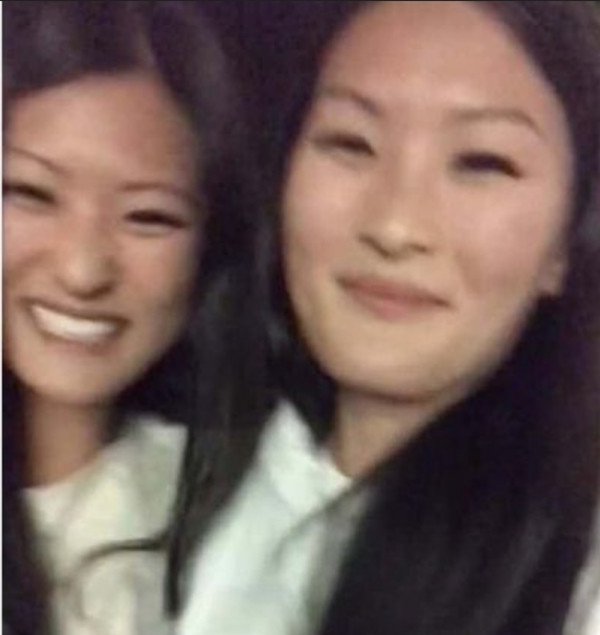 Hai chị em Annie Niu khi em gái cô còn sống. Ảnh: Annie Niu.