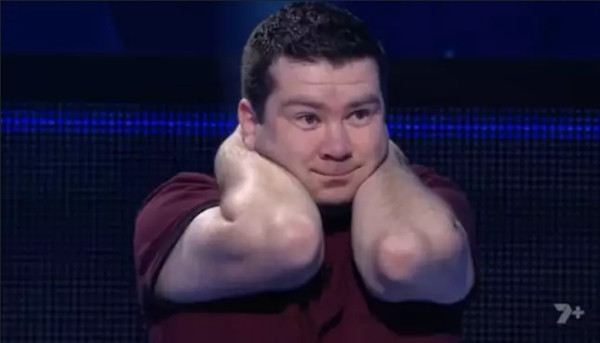 Anh Michael ái ngại khi nghe câu hỏi. Ảnh: Channel 7.